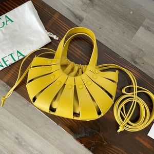 Bottega Veneta Small Shell handbag - Buttercup